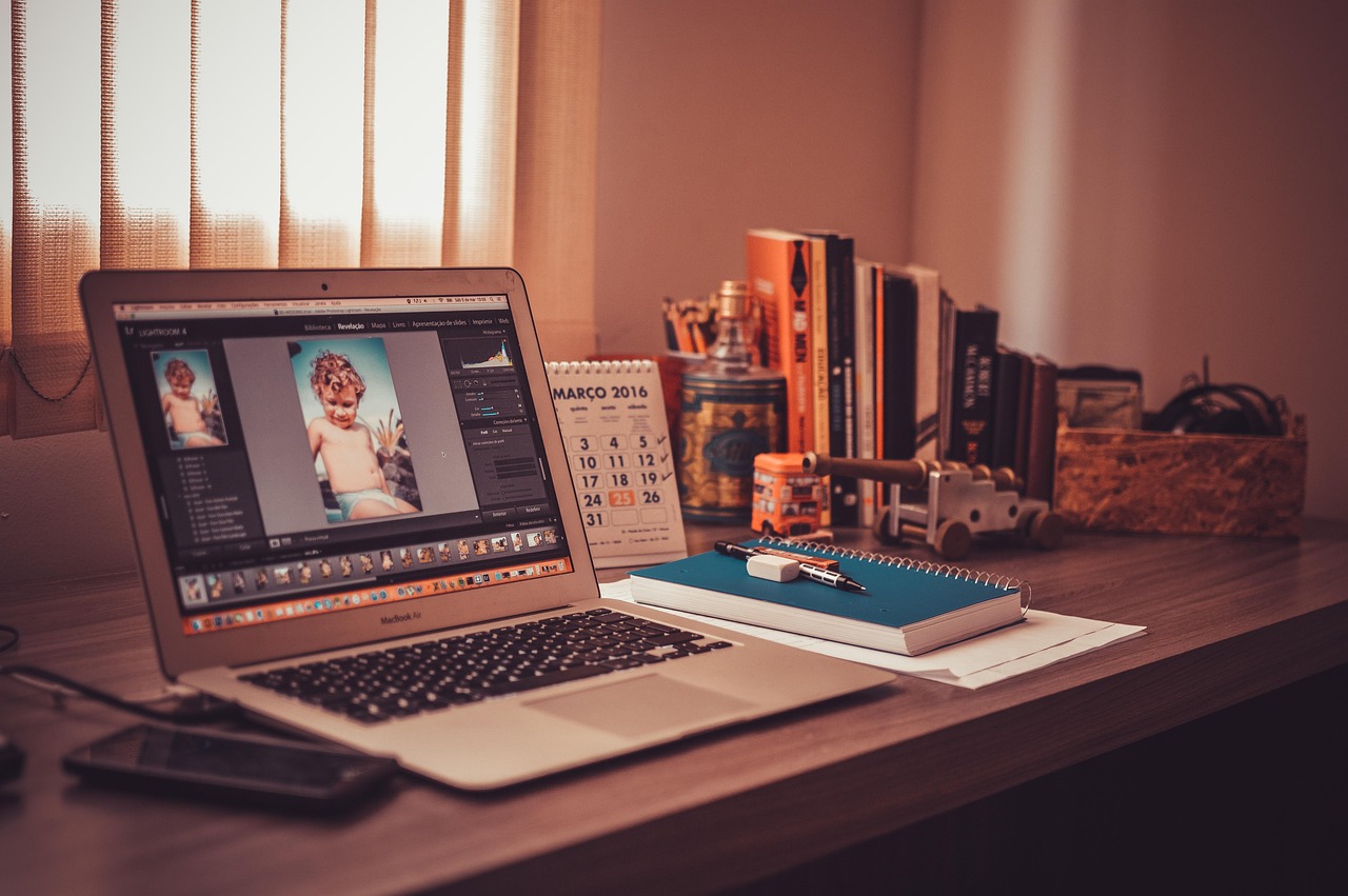 entdecken sie tipps und lösungen rund ums home office: produktiv von zu hause aus arbeiten, büroeinrichtung, home-office-gesetze und work-life-balance. alles, was sie für das arbeiten im homeoffice wissen müssen.